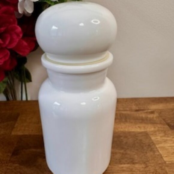 Vintage White Milk Glass Apothecary Jar Belgium Lidded Container‎ Kitchen Decor - Picture 2 of 6